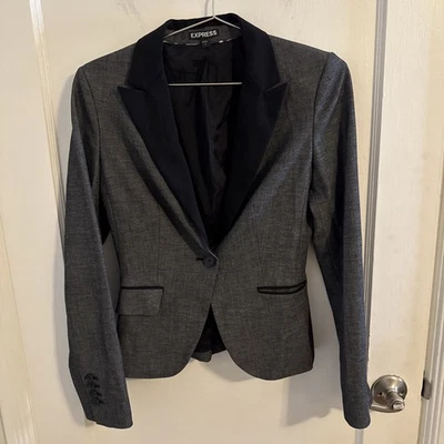 Blazer feminino Express cinza escuro ajustado com acabamento preto tamanho 0 - Imagem 1 de 4