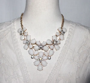 Vintage Daisy Necklace White w/ Rhinestones & Gold Tone Chain - Picture 1 of 5