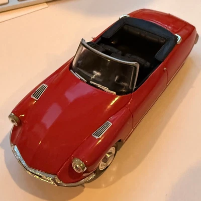 Citroen DS 19 Cabriolet 1/43 Made by Universal Hobbies China - Image 1 of 4