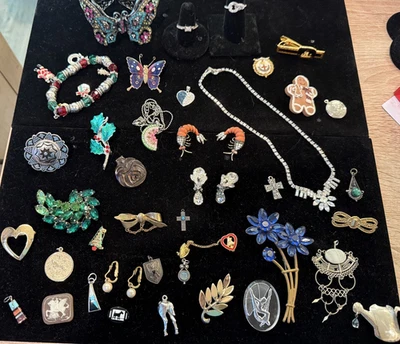 BEAUTIFUL LOT OF 3  ANTIQUE CAMEOS & VINTAGE JEWELRY - Image 1 of 4