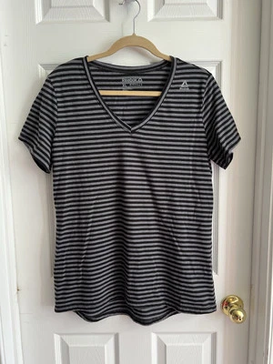 SS 衬衫 - 锐步 - 黑色/灰色条纹 - V 领 - 针织 - XL 码 — 第 1/4 张图片