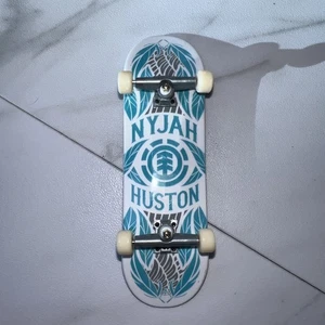 Tech Deck ELEMENT Nyjah Huston Fingerboard Skateboard Spin Master 2021 - Bild 1 von 4