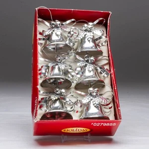 Vintage 6 silberne Metallglocken mit Klöppel & Schlittenglocken Weihnachtsschmuck Posten - Bild 1 von 4