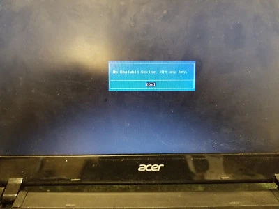 Acer TravelMate B113-E-2419 Netbook * No HDD, Cracked Hinge - Image 1 of 4