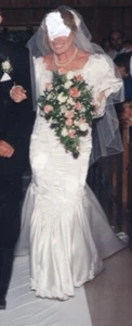 Venus Wedding Gown w/Veil Vintage 90’s Lace/Beaded/Pearled/Mermaid /ProPreserved - Picture 1 of 12