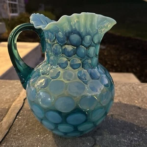 JARRA VINTAGE FENTON AZUL OPALESCENTE MONEDA PUNTO BORDE VOLANTES VIDRIO 9 1/2" ALTO - Imagen 1 de 7