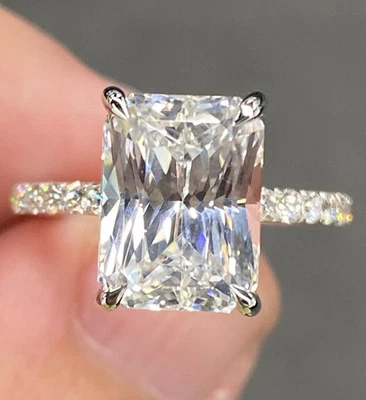 Excepcional anillo de diamantes GIA 6,8 quilates con zafiro blanco impecable y D VVS 18K blanco Foto 1 de 4