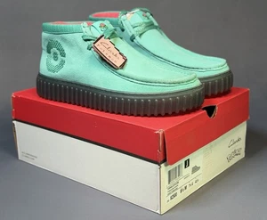 CLARKS X POKÉMON Venusaur Torhill Esplora Turchese Scamosciato M 8.5 US - Foto 1 di 23