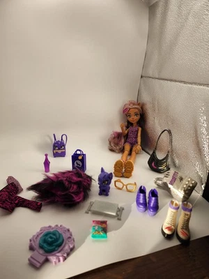 Muñeca de moda Monster High Clawdeen Wolf con accesorios Foto 1 de 2
