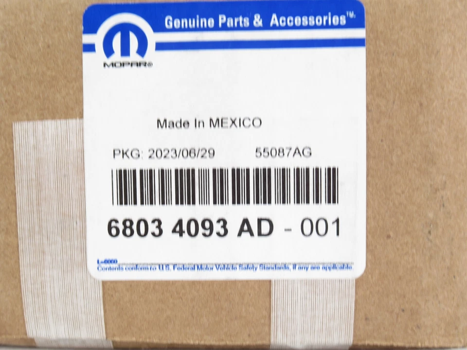 Оригинальный комплект передних дисковых тормозных колодок Mopar Ram 68034093AD от оригинального производителя - Изображение 1 из 1