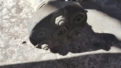 81 82 83 84 85 MERCEDES BENZ 300SD EJE DE TRANSMISIÓN TRASERO EJE DE TRANSMISIÓN Foto 1 de 4