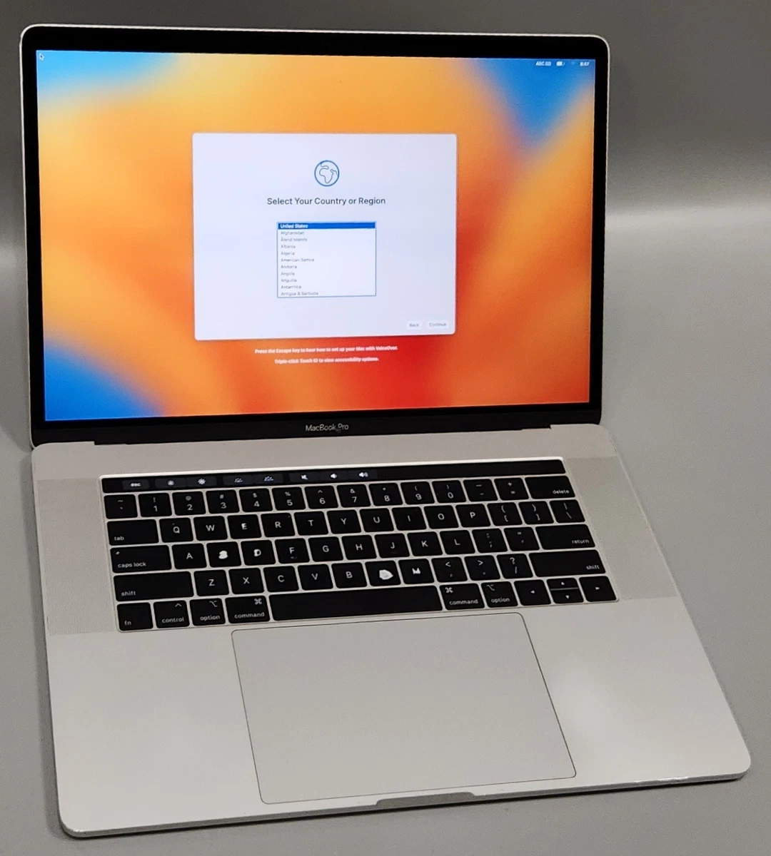 MacBook Pro 15\" 2019 - 高性能、i7、16GB、256GB Mid 2019 Apple MacBook Pro with 2.6 GHz Intel Core i7 (15-inches