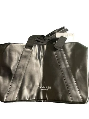 Bolsa de viaje de fin de semana con fragancia CALVIN KLEIN Foto 1 de 2