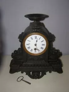 Vecchio orologio in metallo con meccanismo a chiave senza suoneria - Foto 1 di 4