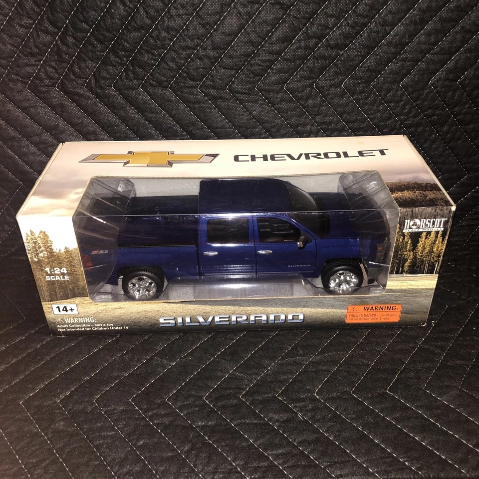 NORSCOT 1/24 BLUE 2014-15 CHEVY SILVERADO Z71 TRUCK NEW IN BOX - Image 1 of 4