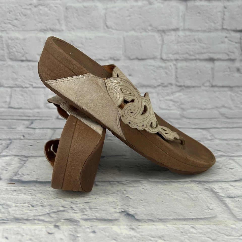 Sandalia de cuña FitFlop Bumble para mujer talla 9 cómoda para caminar cuero diseño de encaje toboganes Foto 1 de 4