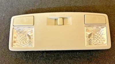 Mazda 5 2010 fabricante de equipos originales techo delantero central techo cúpula luz de lectura lámpara Foto 1 de 4