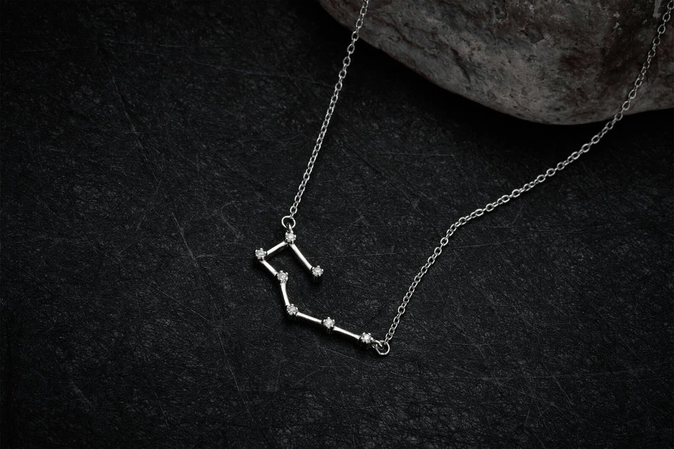 Collar Zodiaco Tauro - Plateado Rodio y Moissanita - Dale sus estrellas Nuevo en caja Foto 1 de 4