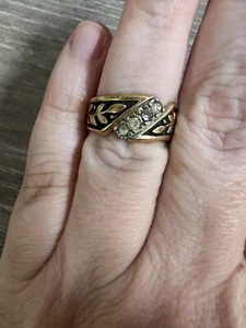 Vintage Gold Tone Art Motif ring Missing Stones Size 7  Bin 47 - Picture 1 of 3