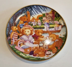 Franklin Mint "A Teddy Bear Picnic" Plate 1991 Limited Edition by Carol Lawson - Foto 1 di 4