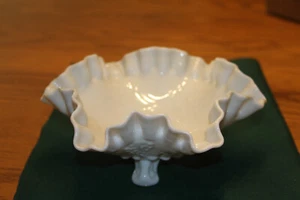Vintage Schüssel aus Milchglas mit überbackenem Hobnail - Bild 1 von 3