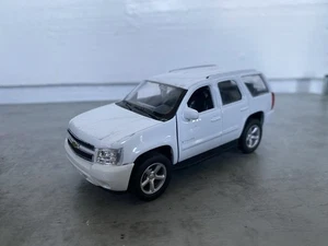 Welly 1/43 2008 Chevrolet Tahoe Diecast - Picture 1 of 5