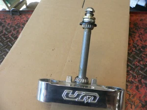 07 Hyosung GV650 Lower Triple Tree Steering Stem - Picture 1 of 1
