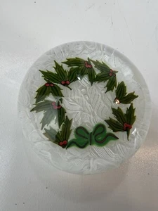 Vantage 1983 P Perthshire Christmas Holly Wreath Paperweight - Picture 1 of 14