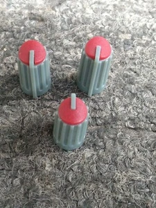 3 PCS Behringer Eurodesk, Eurorack, XENYX Mixer Pan Knobs - X1832 RED - Picture 1 of 2