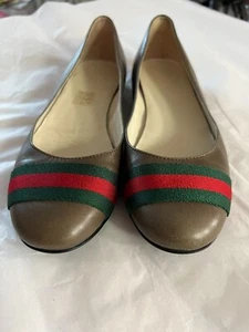 Planos planos de cuero marrón oliva claro para mujer Gucci. Talla EU 36/US 6.  - Imagen 1 de 12