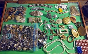 Junk Drawer Mixed Lot Retro-Modern Costume JEWELRY few Good Most Flawed & Pieces - Picture 1 of 22