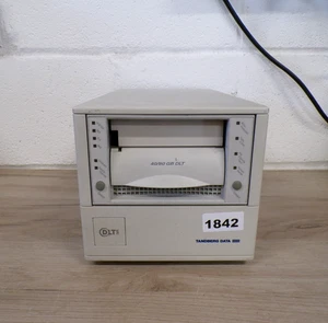 Tandberg Data DLT8000 40/80 GB DTL External Tape Drive - Picture 1 of 3
