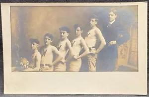 STUDIO REAL PHOTO RPPC~5 YOUNG BOYS IN UNIFORM & MANAGER WHS BASKETBALL TEAM - Picture 1 of 3