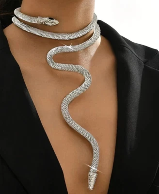 Girocollo in metallo argentato con testa di serpente  sexy originale femminile - Immagine 1 di 4
