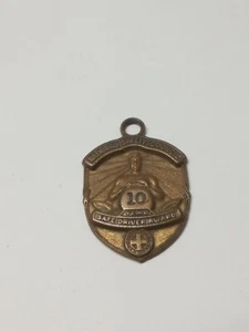 Vintage National Safety Council 10 Year Safe Driver Award Pin Screw Back - Picture 1 of 2
