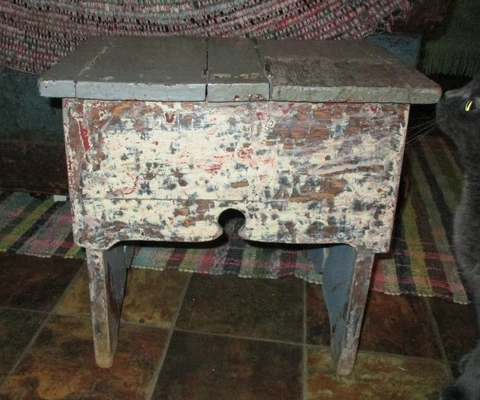 FAB Vintage WOODEN BENCH SHOE SHINE BOX Primitive Footstool Old Paint KEYHOLE Cover