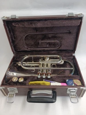 Yamaha Cornet YCR-3330S SP Acabado Corto con Estuche Rígido USADO Foto 1 de 4