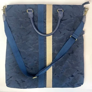 Mark & Graham Umhängetasche blau Camouflage Foldover - Bild 1 von 11