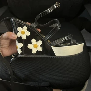 Rocket Dog BLACK, WHITE, YELLOW DAISY 4.75" Platform Strappy WEDGE heel Size 9M - Picture 1 of 6