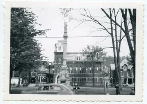 DELHI NY Downtown Delaware County Building Statue Car New York Vtg 1952 Photo - Picture 1 of 1