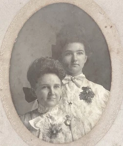1890’s Two Elegant Young Ladies School Girls CABINET CARD PHOTO - Bild 1 von 2