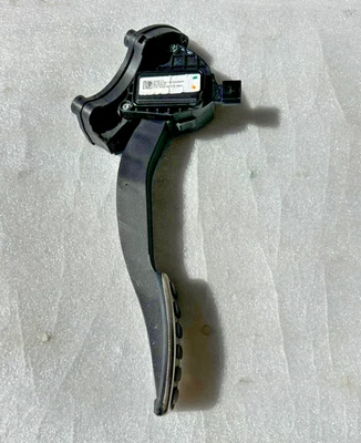 2015-2022 RANGE ROVER L405 GAS ACCELERATOR THROTTLE PEDAL TRAVEL SENSOR OEM - Image 1 of 4