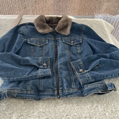 Chaqueta de mezclilla para mujer INC talla M cuello de piel sintética cremallera completa Foto 1 de 4