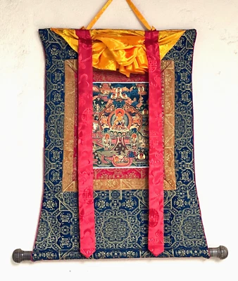 PINTURA THANGKA TIBETANA MANDALA VIDA BUDHHA PINTADA A MANO CON BORDE DE SEDA Foto 1 de 4