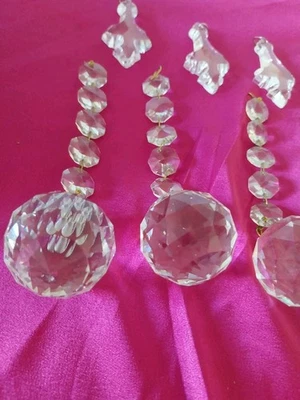 Gros lot de pampilles boules,  gouttes .... de lustre ancien .Tout en photos - Photo 1/4