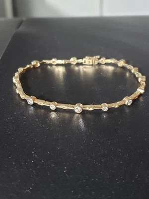 18 Karat Yellow Gold Diamond Bracelet - Image 1 of 4