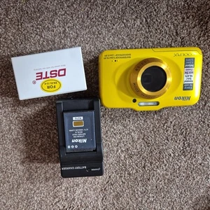 NIKON COOLPIX S31 DIGITAL WATERPROOF CAMERA - Picture 1 of 6
