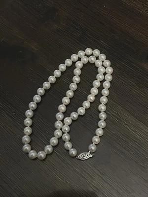 Collar de perlas cultivadas de agua salada de oro amarillo de 14K Foto 1 de 4