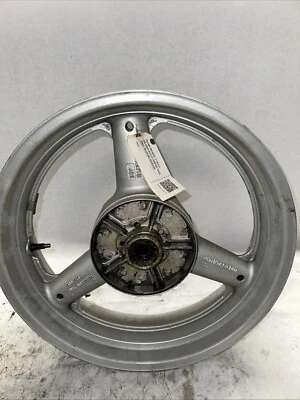 ЗАДНЕЕ КОЛЕСО 17 X 4,5 СЕРЕБРИСТОЕ 64111-08F00-Y6G 2001 SUZUKI SV650S - Изображение 1 из 4