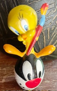 Vintage 1999 WARNER BROS Tweety Bird & Sylvester Easter Egg PVC Figure 2.75" - Picture 1 of 1